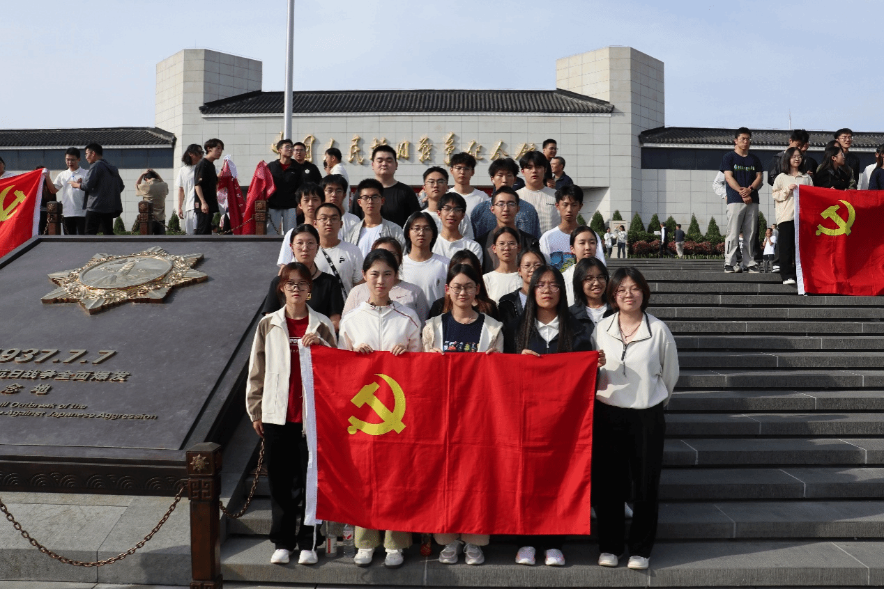 智能讲堂·传承红色基因 bat365在线中国登录入口本科生党支部 赴中国人民抗日战争纪念馆开展主题学习