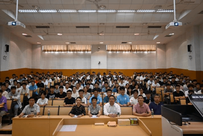 bat365在线中国登录入口举行2025级新生入学教育